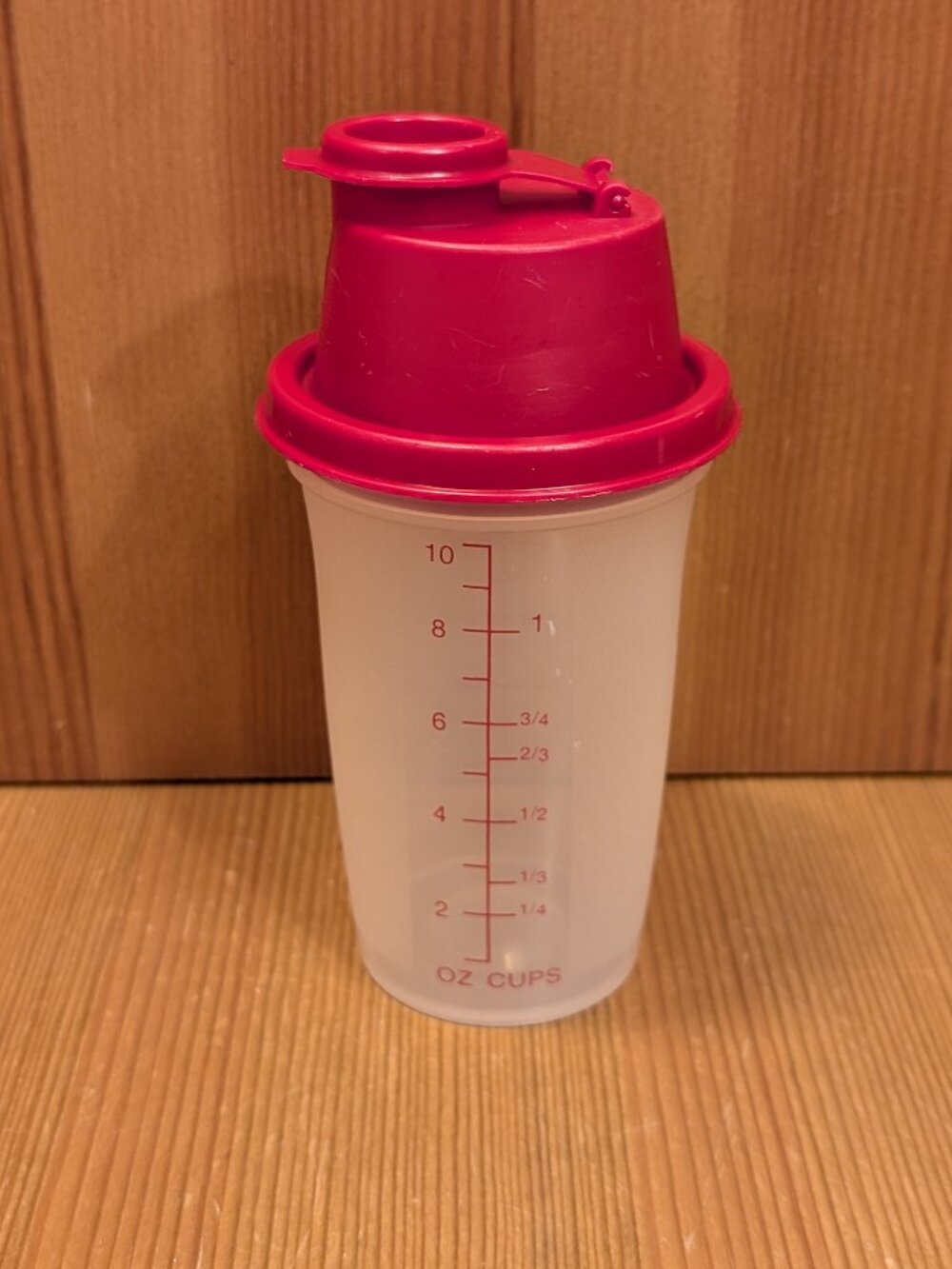 Tupperware 1900 Red Mini Quick Shake Drink Shaker Mixer Lid & Flip Top 10oz VGUC